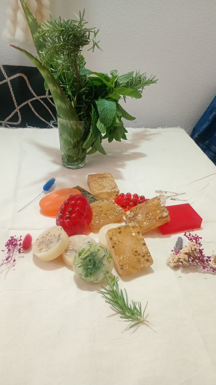 jabones, velas aromaticas, esencias y sales