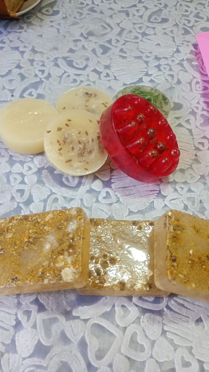 JABONES ARTESANALES DE GLICERINAA ELECCION PARA TODO TIPO DE PIELES TODO NATURAL SE VENDEN POR UNIDAD
